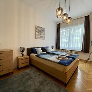  Apartment Eclectico