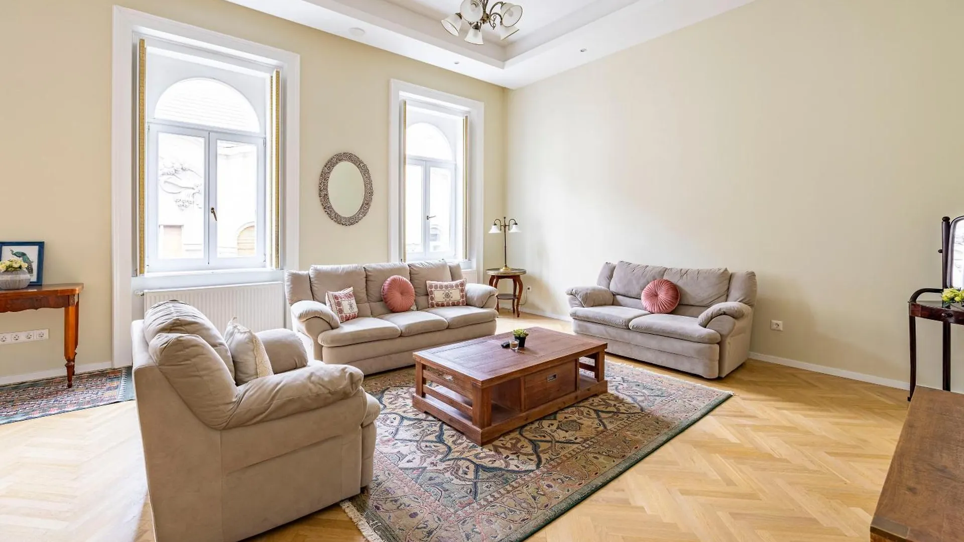 Graceful & Cozy Dream Home Next To The Opera House Budapest Hungary