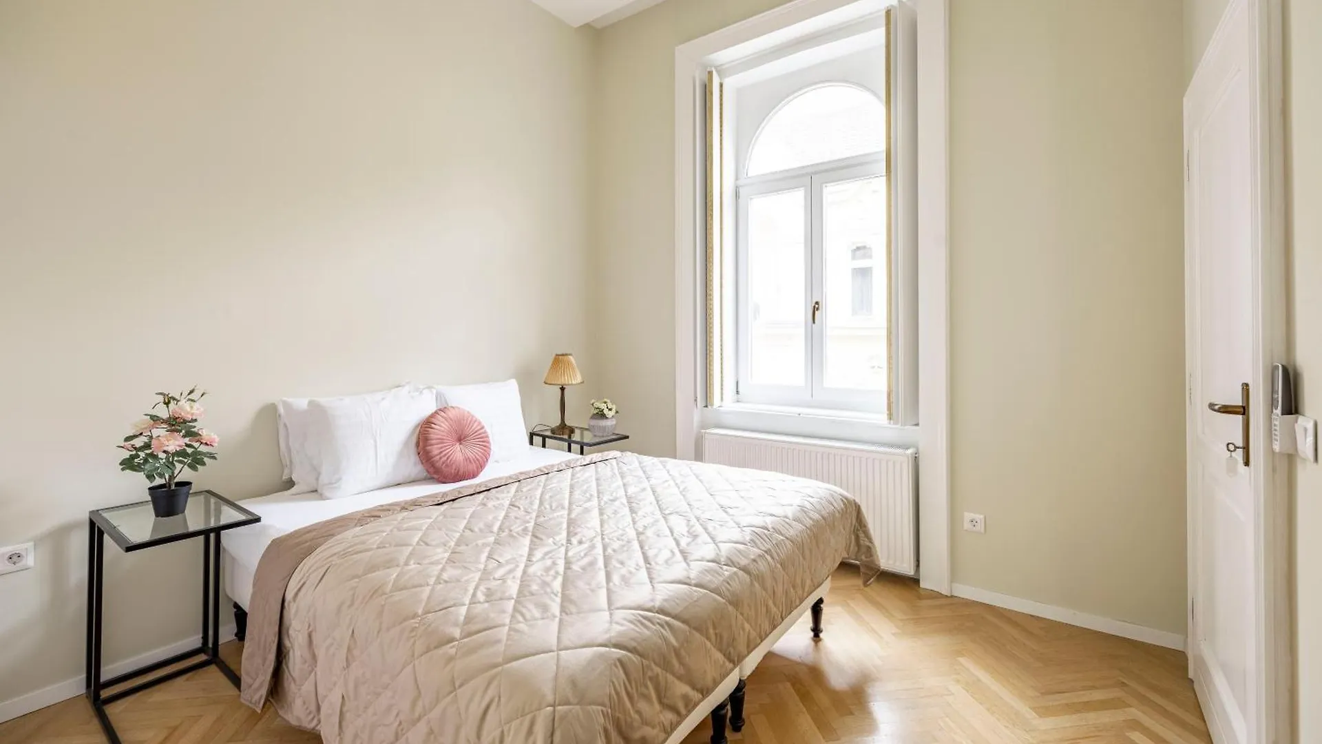 Graceful & Cozy Dream Home Next To The Opera House Budapest Hungary