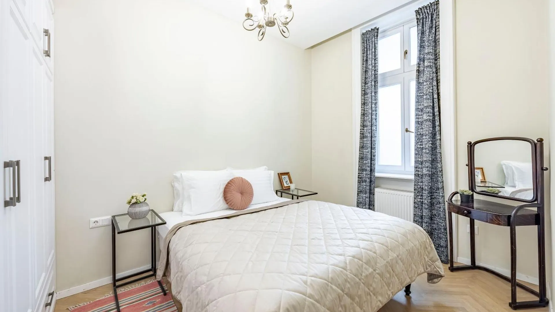 Graceful & Cozy Dream Home Next To The Opera House Budapest Apartment