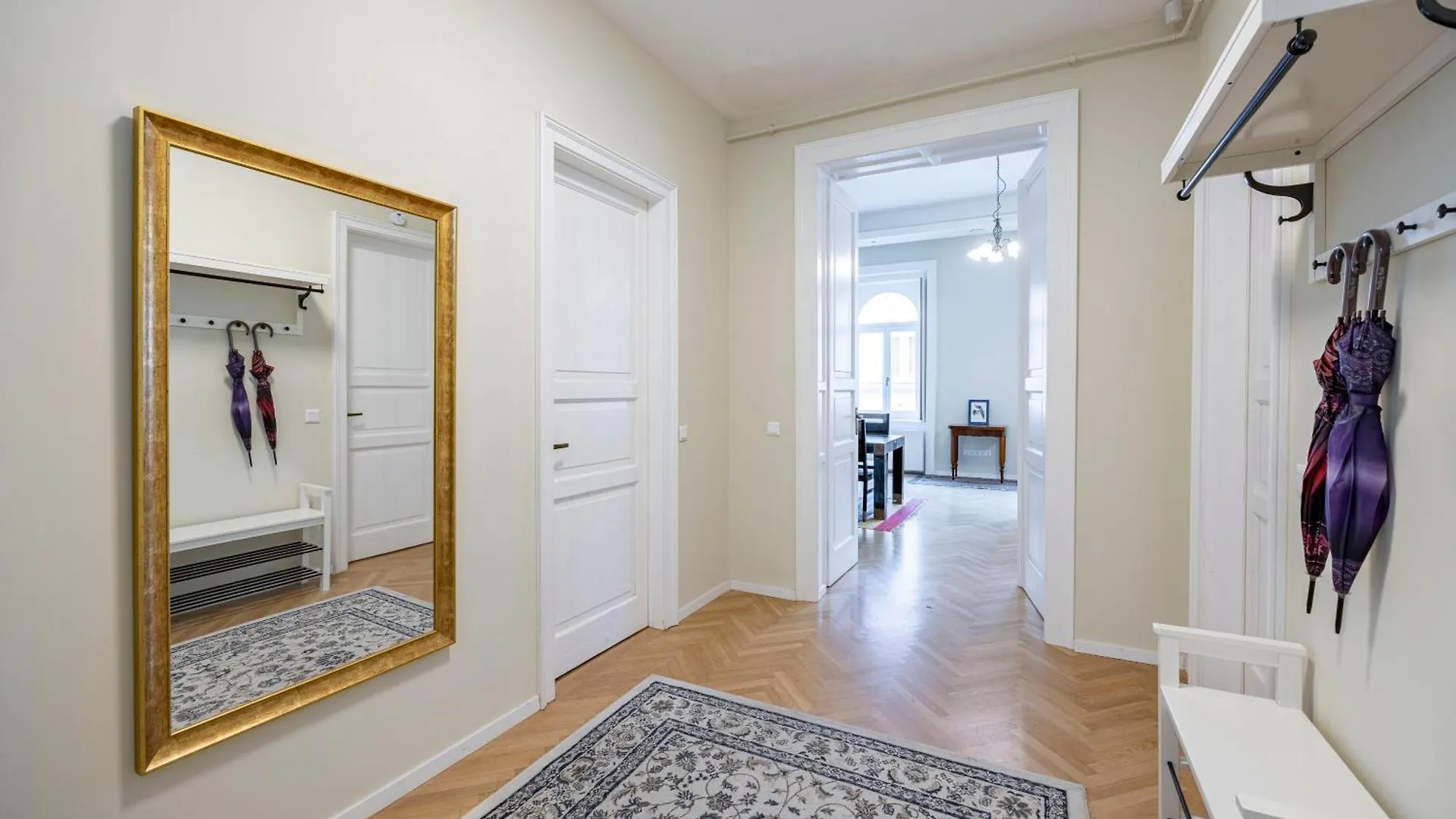 Graceful & Cozy Dream Home Next To The Opera House Budapest 0*,  Ungheria